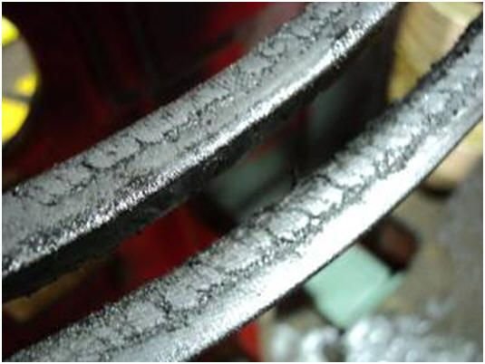 WIAP Reparatur Weisser CNC-Drehbank: Bild 8: Diese Keilriemen sollen auch ersetzt werden.