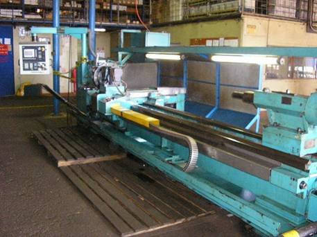 WIAP Umbau Weisser CNC-Drehmaschine: Diese Maschine. Da wo sie steht, haben wir oft tropfnass gearbeitet. Der Schweiss lief ein