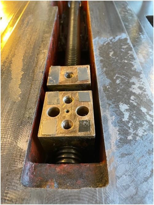 WIAP Service Weisser Senior: Bild 6: Die Muttern mussten 0.3 mm unterlegt werden, weil alles runter gefräst wurde.