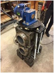 Bild 1: Zwei Spindelstöcke werden mit der Multifunktionsmaschine WIAP DM3S vertikal mit dem MEMV®-Verfahren entspannt (a
