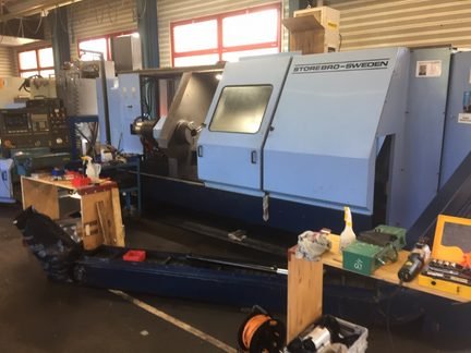 Storebro CNC-Drehmaschine mit ersetzter Sicherheitsglasscheibe