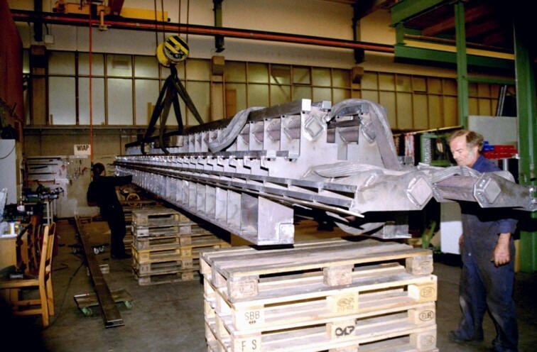 Laserplatten, RHS-Rohr, Maschinenbett: entspannt mit Vibration, vibrationsgedämpft, gefüllt und verdichtet.