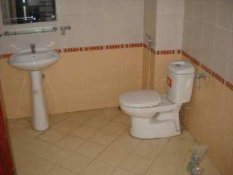 So WC wo man gleich duschen kann, Armaturen u.s.w ist etwas nach zu bessern