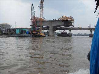 Dann plötzlich wieder dieser Technik Sprung, Hier gibt es eine neue Brücke. P37 P38 Obst & Gemüseverkauf auf dem Wasser!