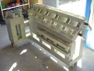 Dies ist unsere kleine Schrägbett CNC Drehmaschine DM2W,. Das Maschinen Bett hat Jim und Sven seit 2007 fertig, aber wir