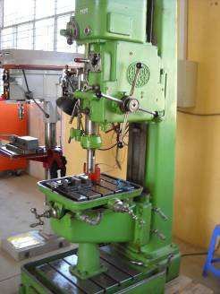 Deutsche Flachschleifmaschine, eine Göckel 1000mm länge 100 mm Breite scheilfbar.