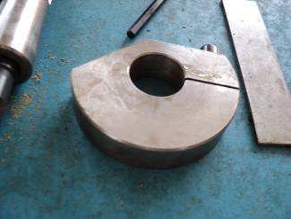 Dies ist der Excenter für unsere neue, kleine Metallentspannunsanlage LC 05. Wir machen hier in Vietnam das erste Modell