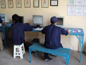 Erstaunlich welches Auffassungsvermögen die jungen Studenten haben. In Vietnam in der Schule des Agrarministeriums lerne