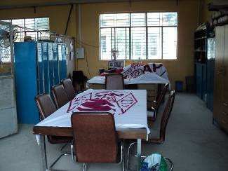 Am Montag Morgen 26.9.2011 unser Büro. Noch schön alles abgedeckt vom Freitag Abend, gegen den Staub. Immer alles voller