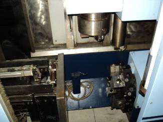 Hier etwas aus dem Maschinenraum der DM2V. Diese Maschine macht alles automatisch, Teil holen, drehen, zurückbringen u.s