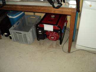 Hier ist ein Generator den wir in der Schweiz im Ricardo kaufen konnten für wenige hundert Franken mit 400 Volt. 6,5 KW.