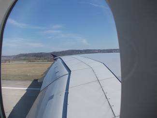 Der letzte Ausblick noch in Zürich am 26.03.2012. Abflug 11.45h; bis Singapore ca. 9 Std. Flugzeit.