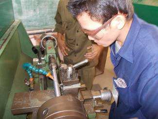 220 mm lange Trapezspindeln, 26 x 4, selbst hergestellt.