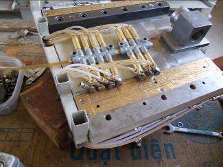 Unsere kleine Schul CNC Drehmaschine WIAP DM2S, welche nur schleppend voran geht. Sobald wir zurück gehen, lassen sie da