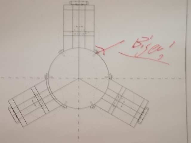 Hier noch die Seitenansicht des Entwurf. Vermutlich machen wir von dem Projekt ein Patent. Weil es so kompliziert ist, d