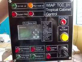 Wir haben 20 Stück Tropical Cabinet Controller begonnen für Angola. Dort zerstört uns das Kondenswasser immer die Elektr