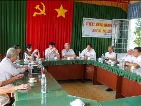 Hier im Besprechungsraum im Mekong Delta. Die Schule wünscht unsere Unterstützung und unser System.