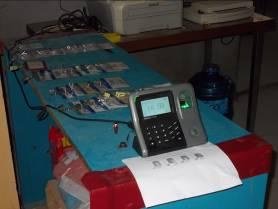 Das Finger Print Einloggsystem ist gut. Ein Lehrer den wir noch hatten von der Schule der T7 (Unser 7. Lehrer!), wollte 