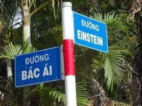 Bei unserem Sonntagspaziergang 2. Strasse neben unserem Hotel, sahen wir diese Strasse. Das freute uns sehr.