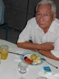 Unser Koordinator Hieu, hat das Essen auch zu ersten Mal.