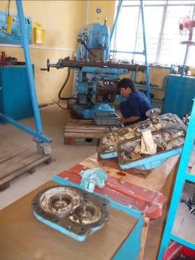 Die Induma Fräsmaschine welche die Lehrlinge zerlegten um den Vorschub zu revidieren. Halle 2