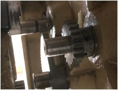 WIAP Reparatur Wotan B75T Bohrwerk: Bild 2. Fehler: 3 Zähne am Drehrad sind weg. Ursache: Maschine hatte nur noch ca. 1,5 Lite